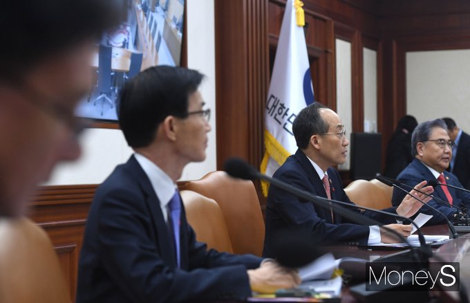 [머니S포토] 경제안보공급망 관계장관회의, 주재하는 추경호 부총리