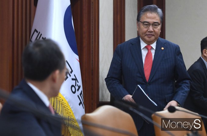 [머니S포토] 경제안보공급망 관계장관회의 참석한 박진 외교부 장관