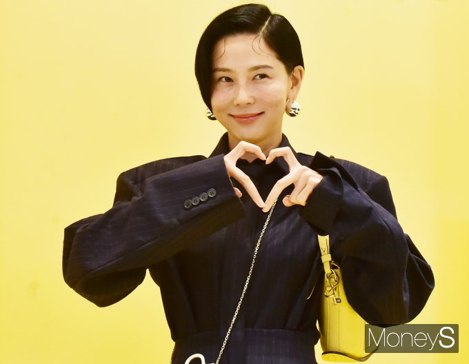 방송인 김나영이 연인 마이큐를 언급했다. 사진은 지난해 10월 서울 강남구 압구정 갤러리아 백화점에서 열린 리치몬드 그룹 럭셔리 레더 하우스 델보(DELVAUX)의 아이코닉 백 '팽' 50주년을 기념하는 팝업스토어에 참석한 방송인 김나영. /사진=임한별 기자