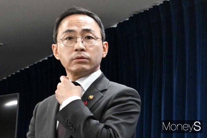 [머니S포토] 칼 든 정부, LH 독점·건설카르텔 깬다!
