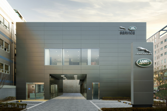 재규어 랜드로버가 서울 동대문 서비스센터를 열었다. /사진=재규어 랜드로버