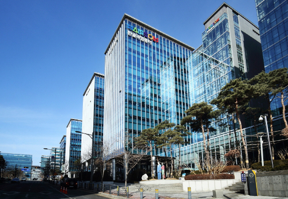 한글과컴퓨터 그룹이 메타버스를 정리하고 있는 가운데 한컴 프론티스도 내년부터 한컴이라는 간판을 내린다. /사진=한글과컴퓨터