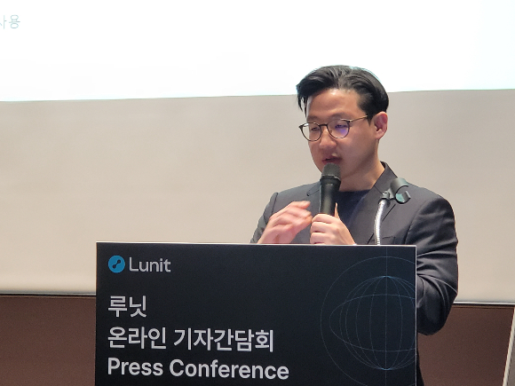 서범석 루닛 대표가 지난 14일 볼파라 인수와 2024년 사업 전략에 대해 발표를 하고 있다. /사진=뉴스1