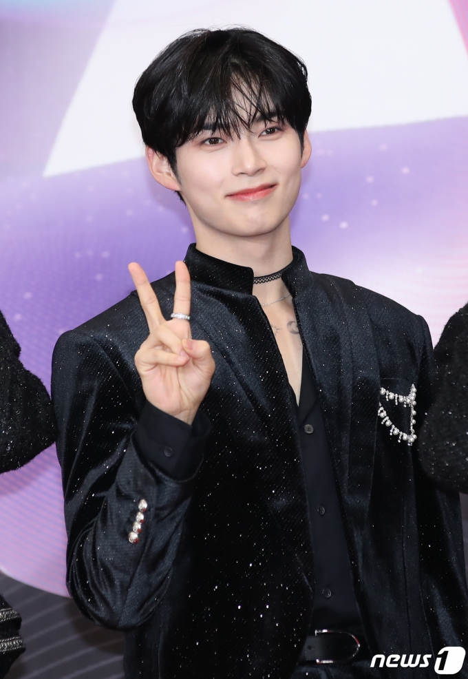 [사진] 성한빈, 애교 브이