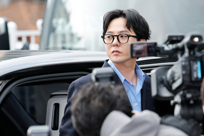  마약 투약 의혹을 받았던 그룹 빅뱅 출신 지드래곤이 경찰 조사에서 최종 '혐의 없음' 결정을 받았다. 마약 투약 의혹에 휩싸였던 가수 지드래곤(35·권지용)이 무혐의 처분을 받았다. 사진은 지난달 6일 '강남 유흥업소발 마약사건' 연루 의혹과 관련, 소환 조사를 받기 위해 인천 논현경찰서에 출석한 가수 지드래곤. /사진=뉴스1