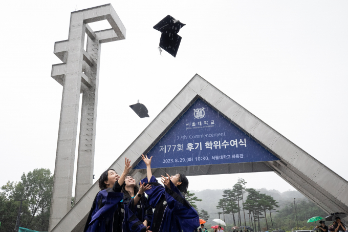 서울대,  연세대, 고려대 수시 최초 합격생의 30%가 등록을 포기한 것으로 나타났다. 사진은 서울대학교 정문. /사진=뉴스1