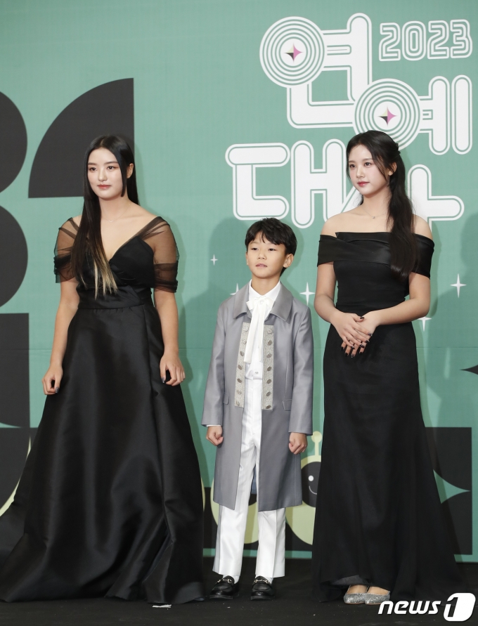 [사진] '이동국 자녀' 재시·재아·시안, 연예대상 시상하러 왔어요
