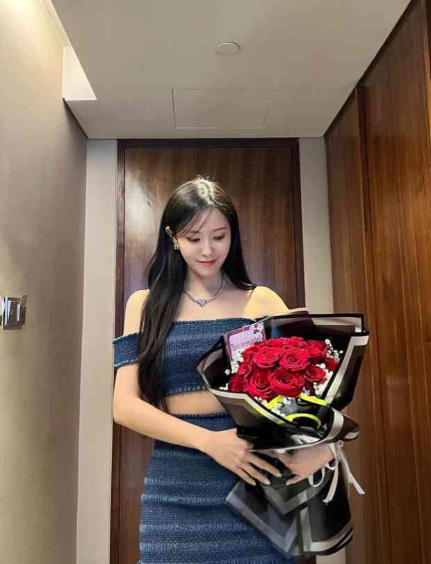 티아라 효민이 베트남 행사에서 오픈 숄더 의상을 입은 사진을 SNS에 공개했다. /사진=효민 인스타그램