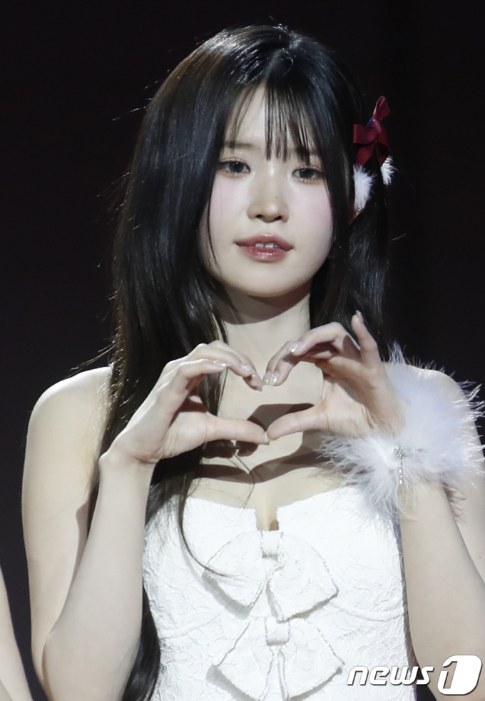 [사진] 송하영, 하트 받으세요