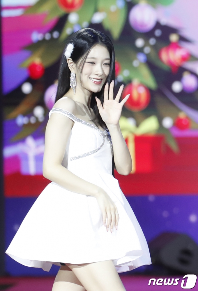[사진] 프로미스나인 서연, 까르르 까르르