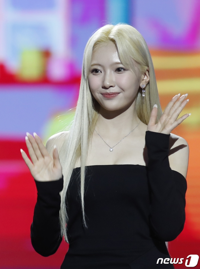 [사진] 니쥬 마유카, 금발 미인