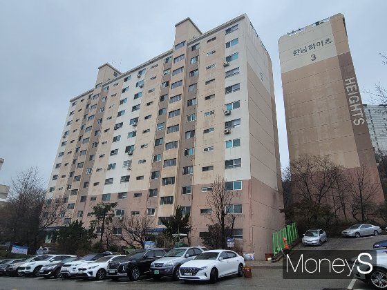 서울 성동구 옥수동 한남하이츠는 1982년 준공돼 올해 41년차 된 단지로 최고 14층 총 8동 535가구로 이뤄져 있다. 지난해 6월 새롭게 구성된 조합 집행부는 대형 설계업체와의 계약을 특별한 사유 없이 해지해 사업을 지연시켜 조합원들은 해임을 추진했다. /사진=머니S 신유진 기자