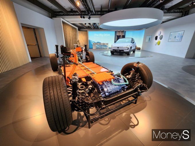 볼보자동차의 소형 전기SUV EX30. 국내 출시 버전은 LFP 대신 NCM배터리가 탑재된다.  /사진=박찬규 기자