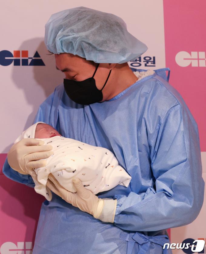 [사진] 2024년 갑진년을 여는 새해둥이