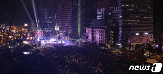 [사진] 2024년 알리는 '자정의 태양'