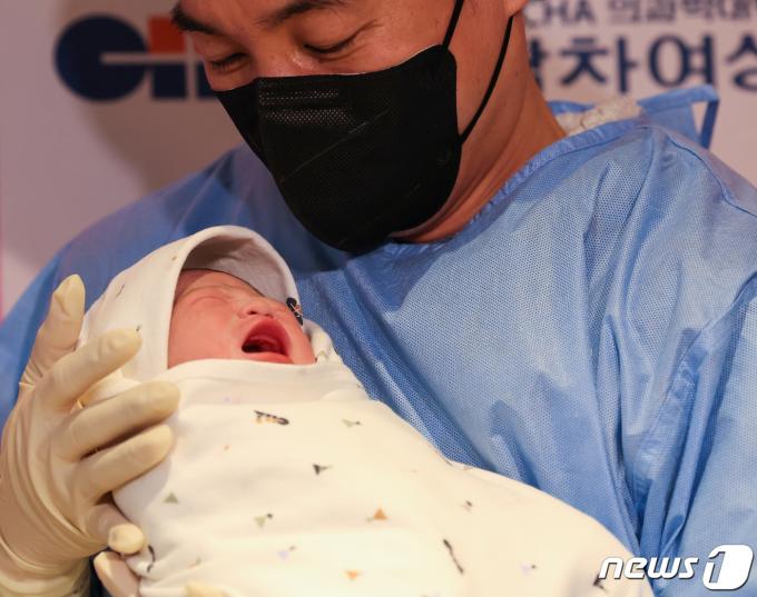 [사진] '갑진년 새해둥이가 태어났어요'