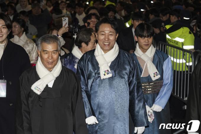 [사진] 제야의 종 타종행사 나선 오세훈 서울시장
