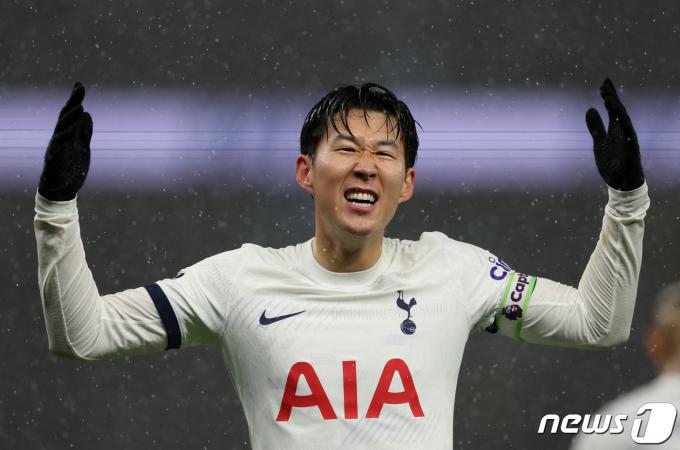 [사진] 손흥민, 새해 첫날 축포 12호골