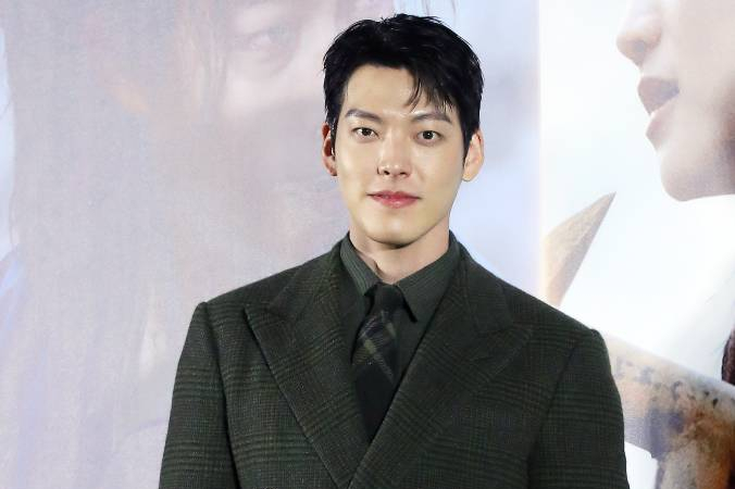 배우 김우빈이 지난해 11월22일 오전 서울 용산구 아이파크몰 CGV에서 진행된 영화 '외계+인 2부' 제작보고회에 참석해 포즈를 취하고 있다. /사진=머니투데이DB