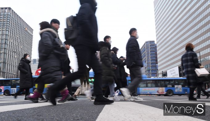 출근하는 직장인들/사진=장동규 기자