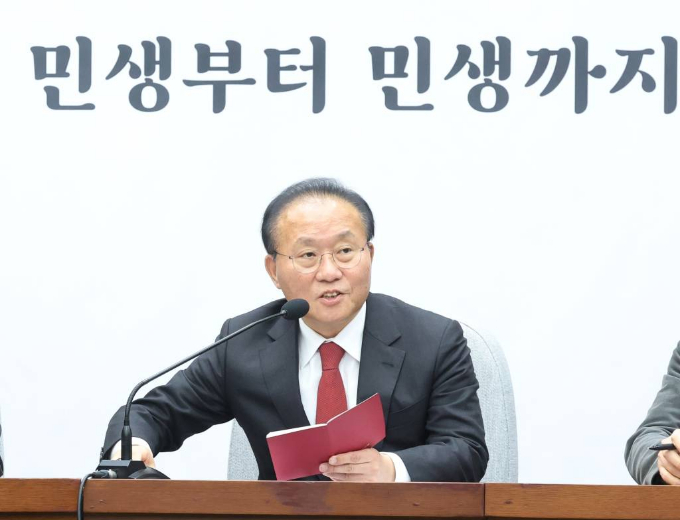 윤재옥 국민의힘 원내대표가 더불어민주당을 향해 북한 비핵화를 위한 초당적 협력을 촉구했다. 사진은 윤 원내대표가 2일 오전 서울 여의도 국회에서 열린 원내대책회의에서 발언을 하고 있는 모습. /사진=뉴시스