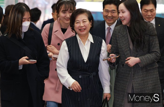 [머니S포토] 2024 경제계 신년인사회, 미소 띈 현정은 현대그룹 회장