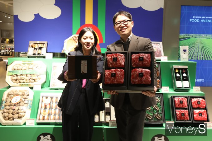 롯데백화점 광주점은 2024년 갑진년 설 명절을  앞두고 2일부터 오는 21일까지  20일간 '설 선물 사전 예약 판매'를 진행한다/사진=롯데백화점 홍보 3팀 제공.