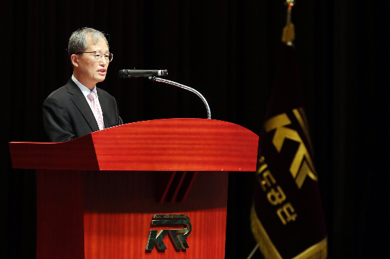 2일 국가철도공단은 창립 20주년을 맞아 개최한 기념식에서 김한영 이사장이 기후변화 위기 시대를 앞둔 철도 역할 확대를 강조했다고 밝혔다./사진제공=국가철도공단