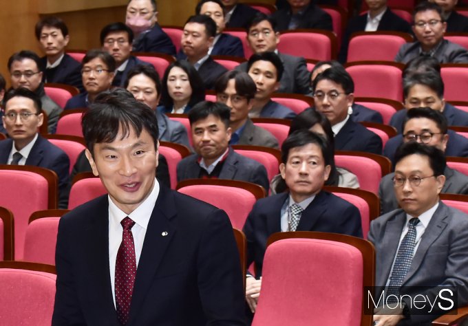 [머니S포토] 2024 금감원 시무식 참석한 이복현 원장