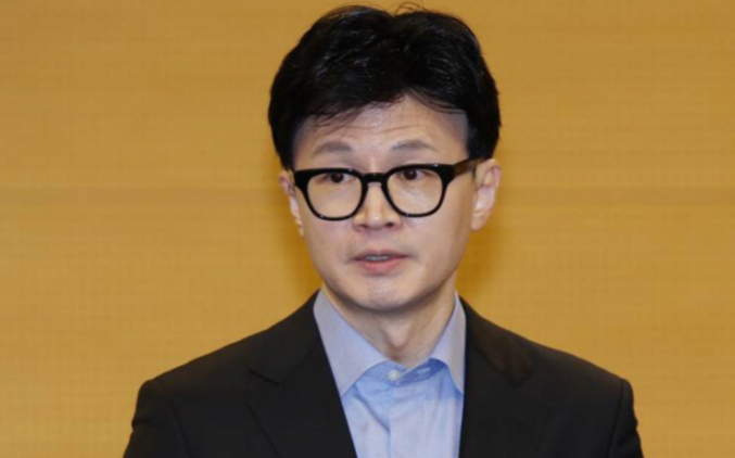 2일 발생한 이재명 더불어민주당 대표 피습 사건으로 한동훈 국민의힘 비상대책위원장 경호에 비상이 걸렸다. 사진은 2일 오전 대전 유성구 대전컨벤션센터 제1전시관 중회의장에서 '이재명 더불어민주당 대표 피습' 관련 기자간담회를 하고 있는 한동훈 국민의힘 비상대책위원장. /사진= 뉴시스