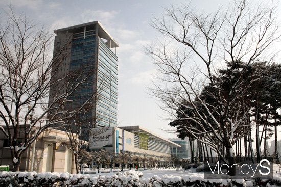 전라남도는 행정안전부에서 주관한 2023년 정보공개 종합평가에서 전국 17개 시·도 가운데 지난해에 이어 2년 연속 최우수 기관에 선정됐다./전남도청 전경