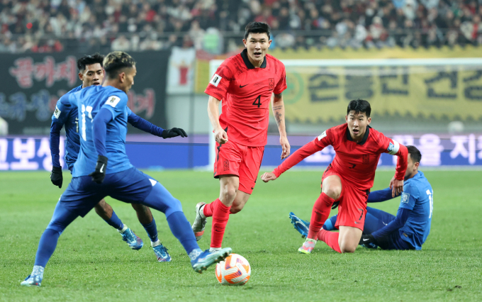김민재가 2023년 대한축구협회 남자부 올해의 선수로 선정됐다. 사진은 지난해 11월 서울월드컵경기장에서 열린 2026 북중미 월드컵 아시아 지역 2차 예선 싱가포르의 경기에 출전한 김민재. /사진= 뉴스1