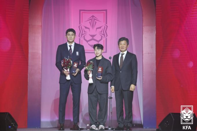 [사진] 김민재·천가람, KFA 어워즈 '올해의 선수'