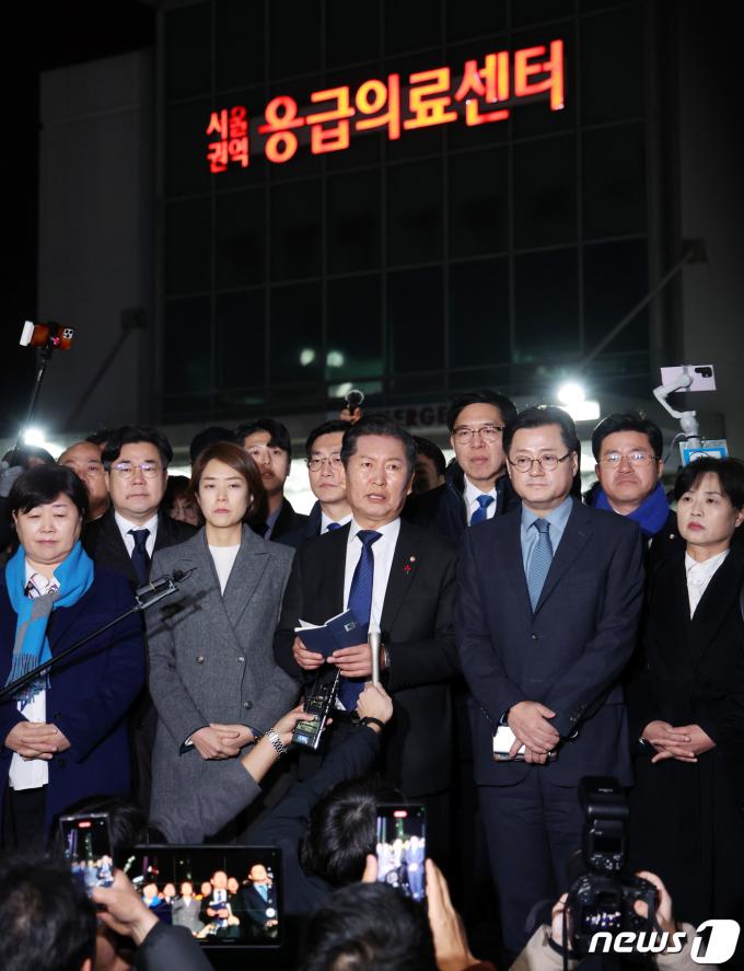 [사진] 이재명 당대표 정치적 테러에 대한 입장발표하는 최고위