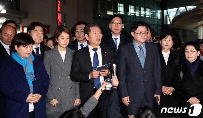 [사진] 이재명 대표 피습 입장발표하는 최고위