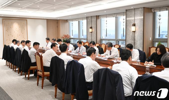 [사진] 새해 첫 수석비서관회의