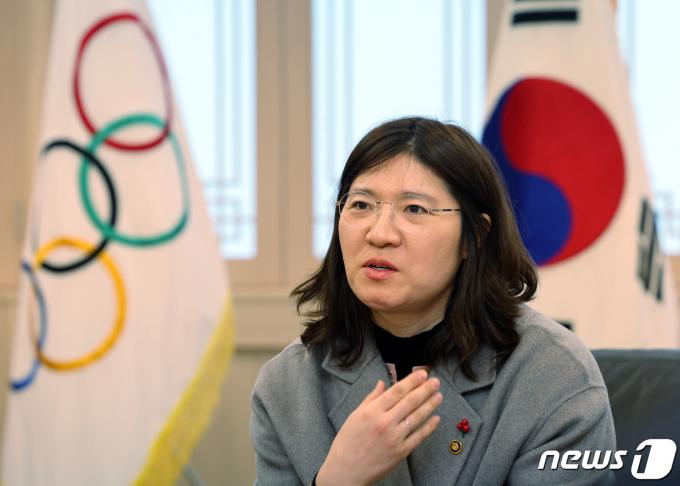[사진] 간담회 갖는 장미란 차관