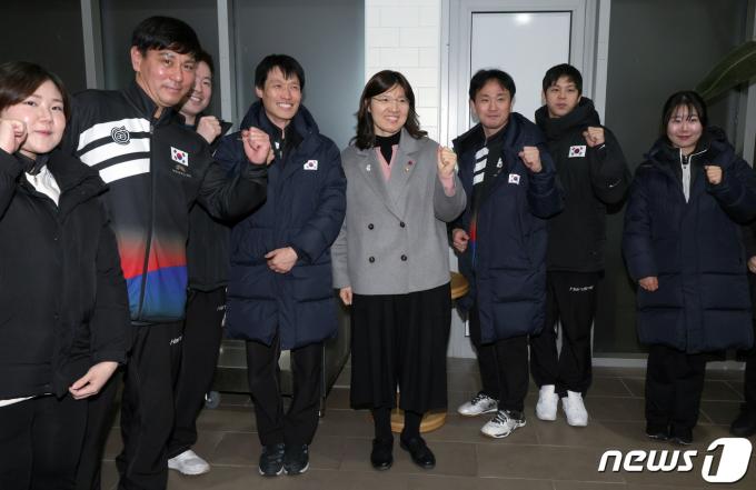 [사진] 파리 패럴림픽 준비 선수들 만난 장미란 차관