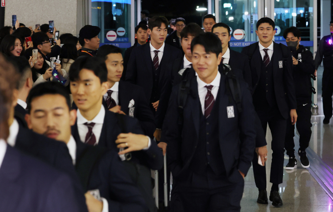 위르겐 클린스만 감독이 이끄는 한국 축구대표팀이 2일 인천공항을 통해 아시안컵을 위한 전지훈련지인 아랍에미리트로 출국한다. /사진=뉴스1