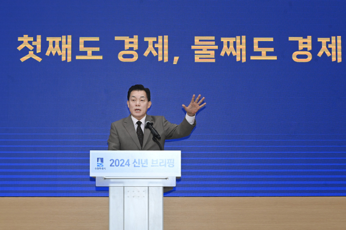 이재준 수원시장이 브리핑을 하고 있다. / 사진제공=수원특례시