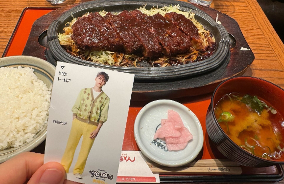 세븐틴 더 시티 돈카츠 체인 야바톤 컬래버레이션 메뉴. /사진=하이브