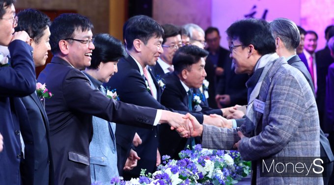 [머니S포토] 최상목 경제부총리, 2024 범금융 신년인사회를 맞아…