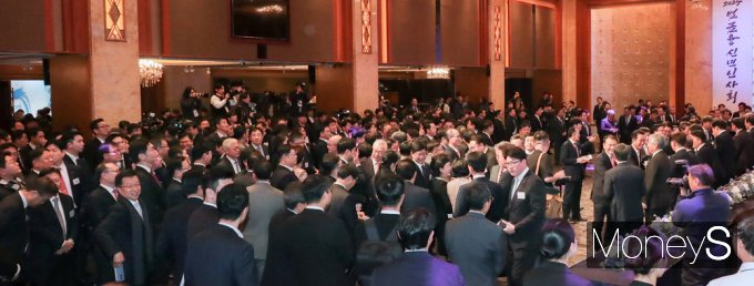 [머니S포토] 범금융 신년인사회, 韓 경제 움직이는 이들 다모였다