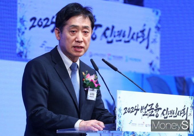 [머니S포토] 금융위 김주현 
