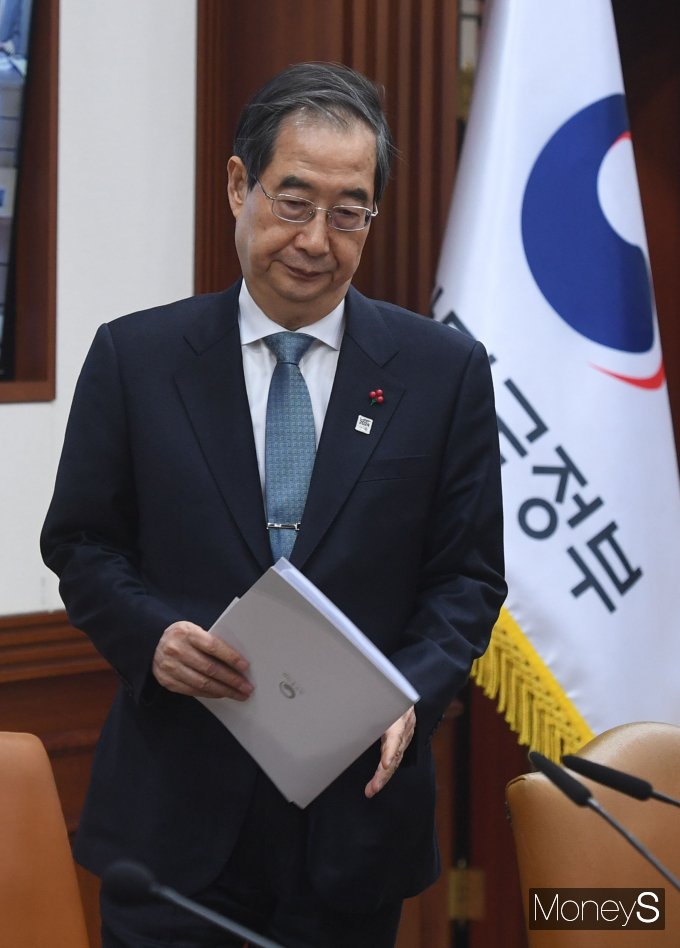 [머니S포토] 국정현안관계 장관회의 참석하는 한덕수 총리