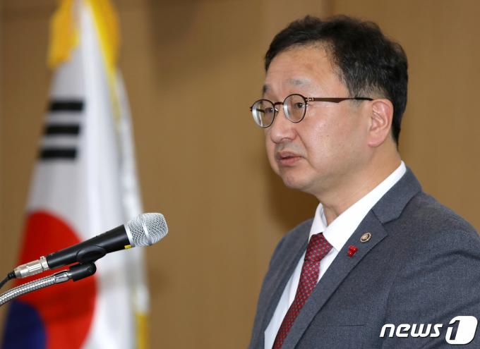 정승윤 국민권익위원회 위원장 직무대리가 3일 세종시 정부세종청사에서 열린 시무식에서 인사말을 하고 있다. (국민권익위원회 제공) 2024.1.3/뉴스1