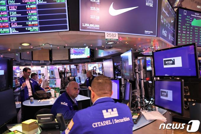 미국 뉴욕 증권거래소(NYSE) 트레이딩 룸 풍경.  2022.12.21. ⓒ AFP=뉴스1 ⓒ News1 김성식 기자