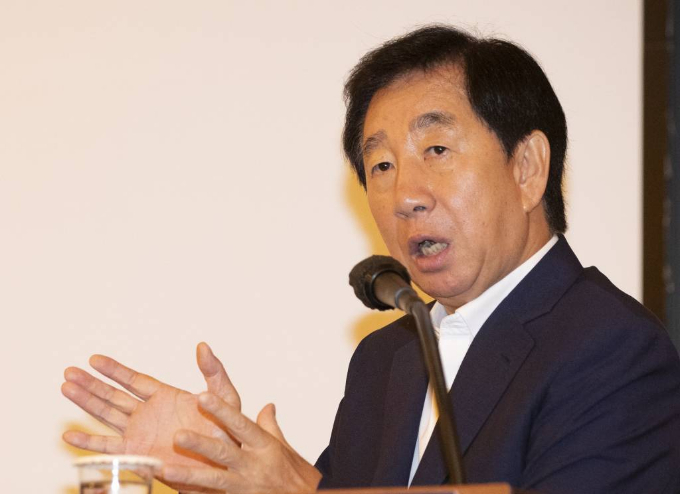 김성태 전 자유한국당 원내대표가 이재명 더불어민주당 대표의 피습 사건 후 경과 브리핑을 당 인사가 한 것에 대해 "납득이 안 된다"고 지적했다. 사진은 김 전 의원이 지난해 8월24일 오전 서울 중구 웨스틴조선 서울에서 열린 제253회 한국경영자총협회 포럼에서 현 정부의 노동정책 방향에 대해 발표하고 있는 모습. /사진=뉴시스