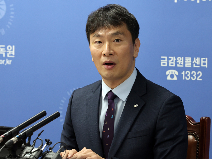 이복현 금감원장이 4일 오전 서울 여의도 금융감독원에서 열린 '출입기자단 신년인사회'에서 인사말을 하고 있다./사진=뉴스1