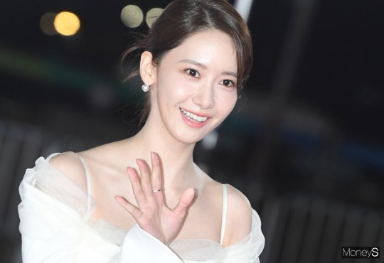 가수 겸 배우 임윤아가 SM엔터테인먼트와 재계약을 맺었다. 사진은 지난 2021년 서울 영등포구 여의도 KBS홀에서 열린 제42회 청룡영화상 레드카펫 행사에 참석한 가수 겸 배우 임윤아. /사진=장동규 기자
